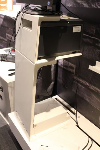 632018-7 iD Station - Passport photo booth with system camera