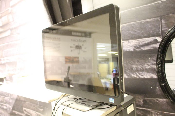632018-8 iD Station - Passport photo booth with system camera