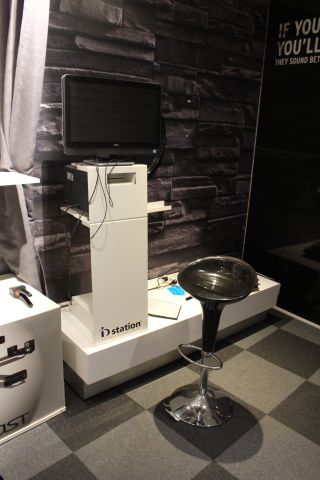 632018-14 iD Station - Passport photo booth with system camera