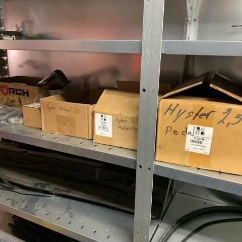 663304-9 Sheet shelves with spare parts for trucks, 14 sect