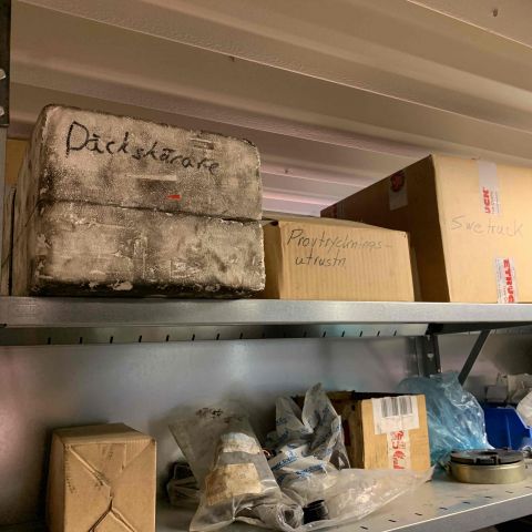 663304-15 Sheet shelves with spare parts for trucks, 14 sect
