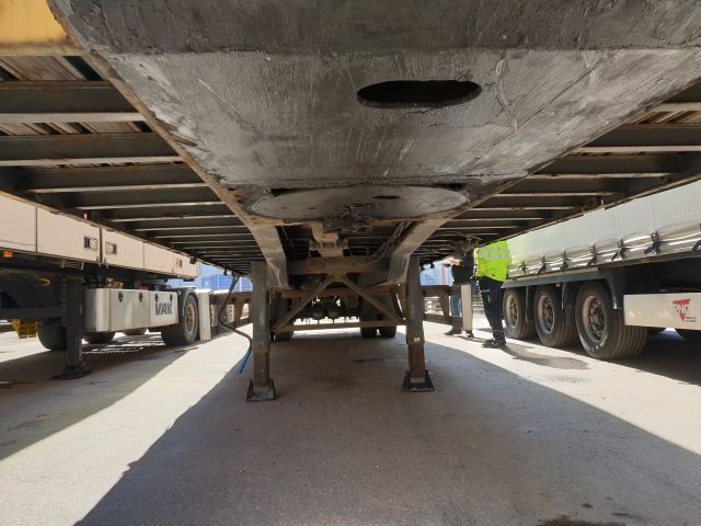 664635-4 Renders curtain trailer 2004 UDF814