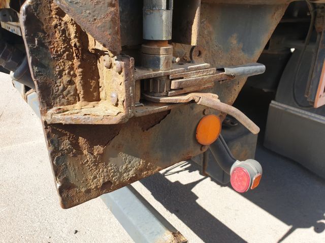 664635-10 Renders curtain trailer 2004 UDF814