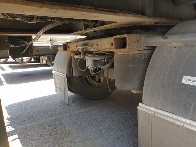 664635-11 Renders curtain trailer 2004 UDF814