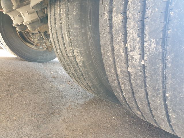 664635-12 Renders curtain trailer 2004 UDF814