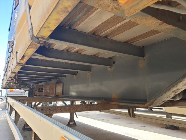 664635-14 Renders curtain trailer 2004 UDF814