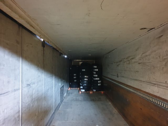 664637-7 Schmitz skåptrailer 3 axlar (GAE 603)