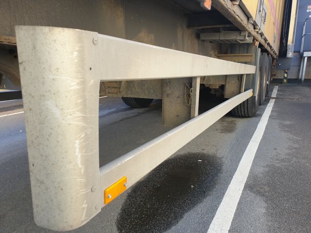 664637-15 Schmitz skåptrailer 3 axlar (GAE 603)