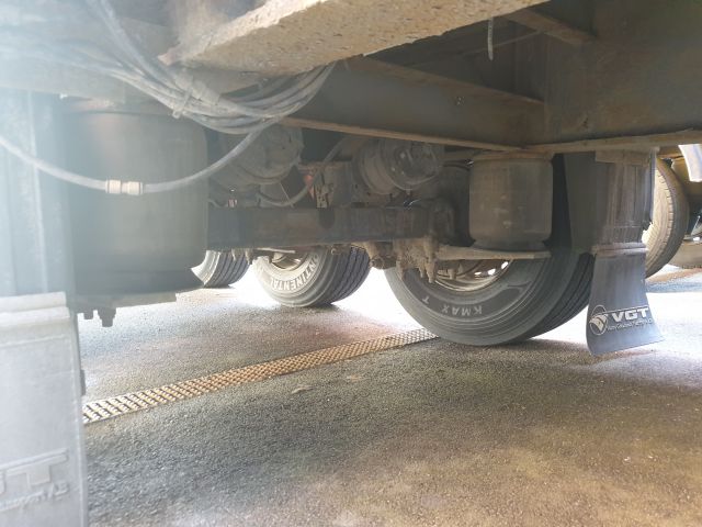 664637-16 Schmitz skåptrailer 3 axlar (GAE 603)