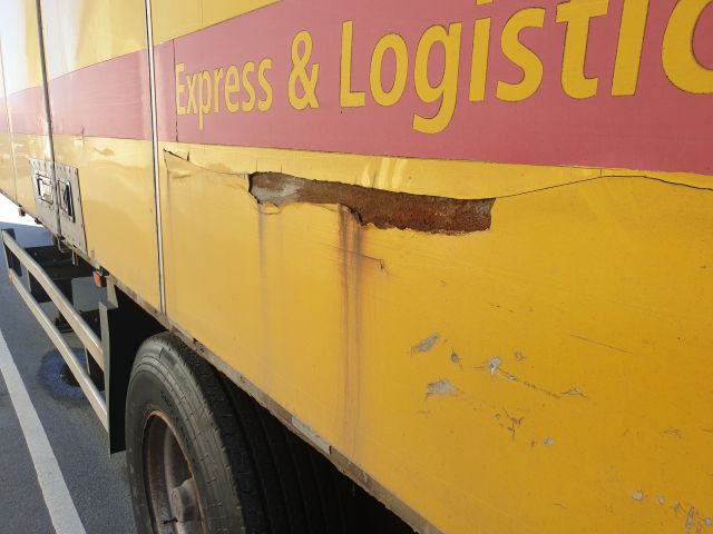 664637-18 Schmitz skåptrailer 3 axlar (GAE 603)