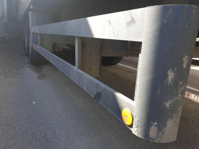 664637-23 Schmitz skåptrailer 3 axlar (GAE 603)