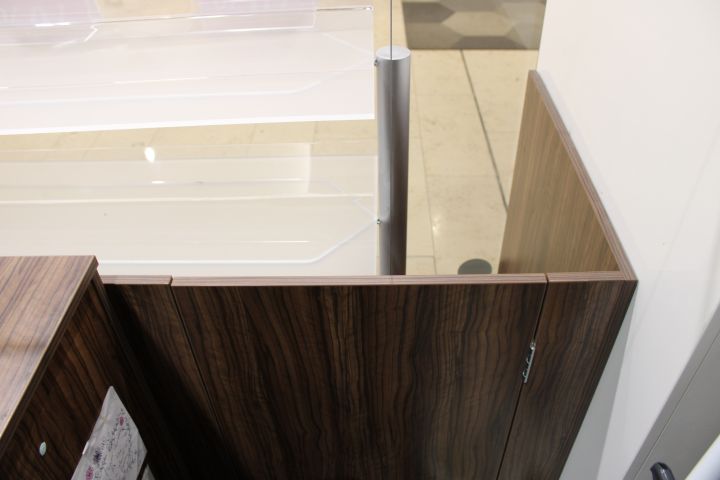 630152-8 Checkout counter with several parts in wood laminate