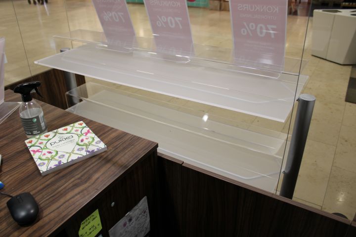 630152-9 Checkout counter with several parts in wood laminate