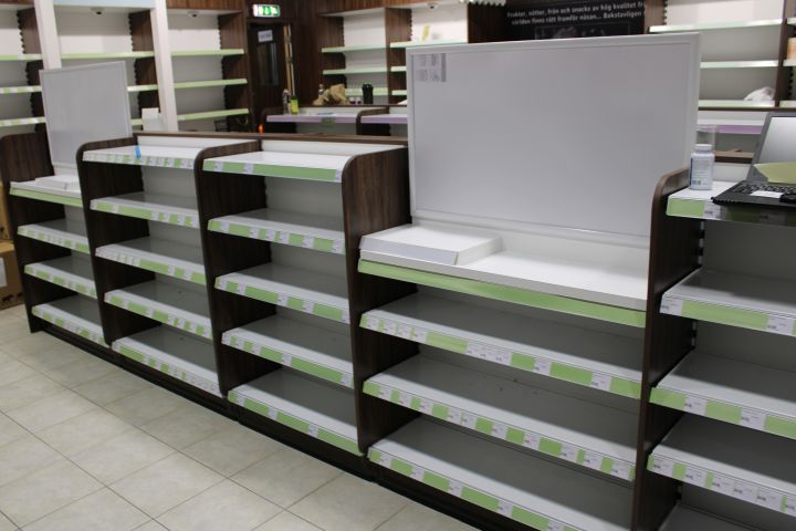 630154-1 Free-standing store shelves - about 32 sections, etc.