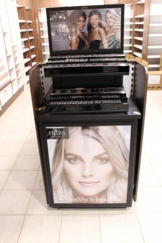 630154-5 Free-standing store shelves - about 32 sections, etc.