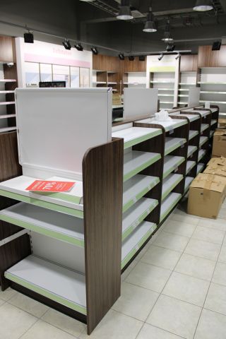 630154-7 Free-standing store shelves - about 32 sections, etc.