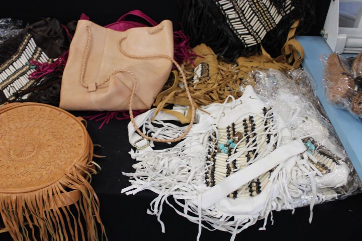 655154-5 Parti med Hobo Chic kläder, skor & smycken ca 280 artiklar