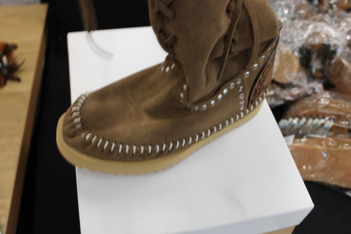 655154-21 Parti med Hobo Chic kläder, skor & smycken ca 280 artiklar