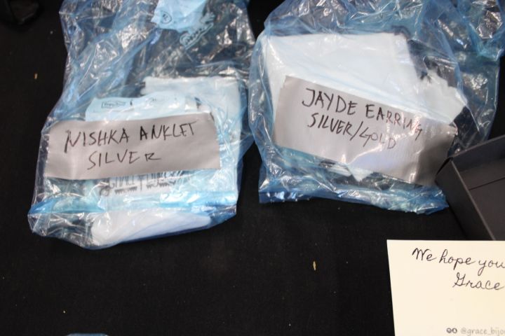 655154-42 Parti med Hobo Chic kläder, skor & smycken ca 280 artiklar