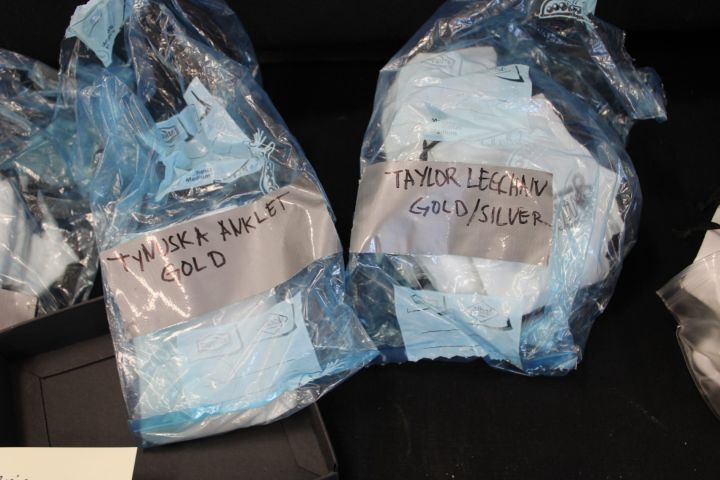 655154-43 Parti med Hobo Chic kläder, skor & smycken ca 280 artiklar