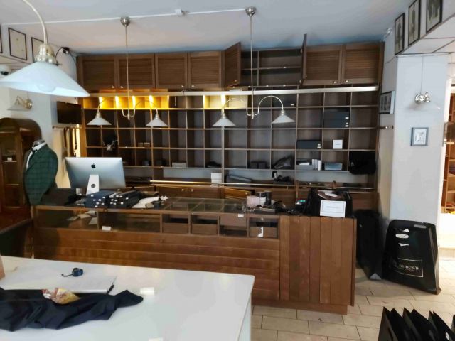 658103-4 Shop interior with checkout counter for dismantling