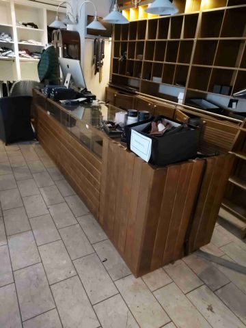 658103-6 Shop interior with checkout counter for dismantling