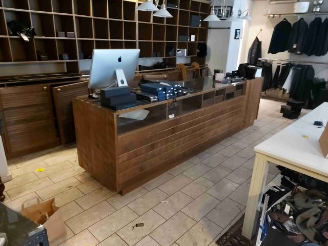 658103-1 Shop interior with checkout counter for dismantling