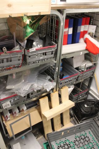 660637-1 Lagerbackar med innehåll