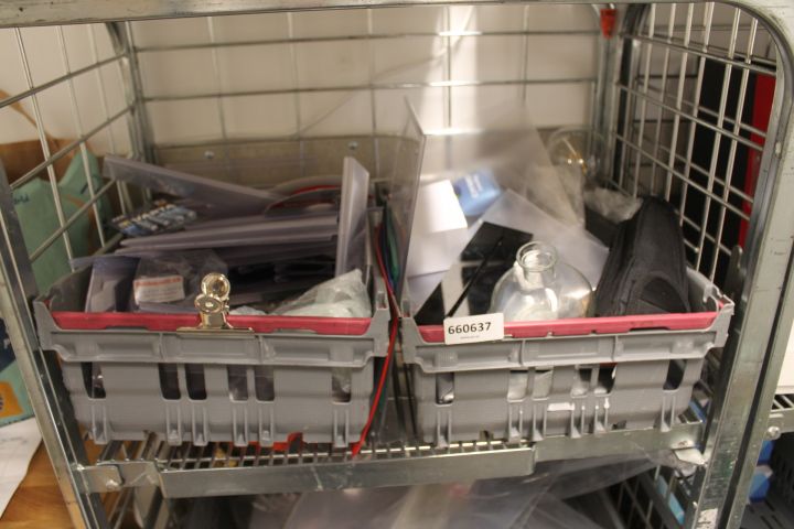 660637-2 Lagerbackar med innehåll