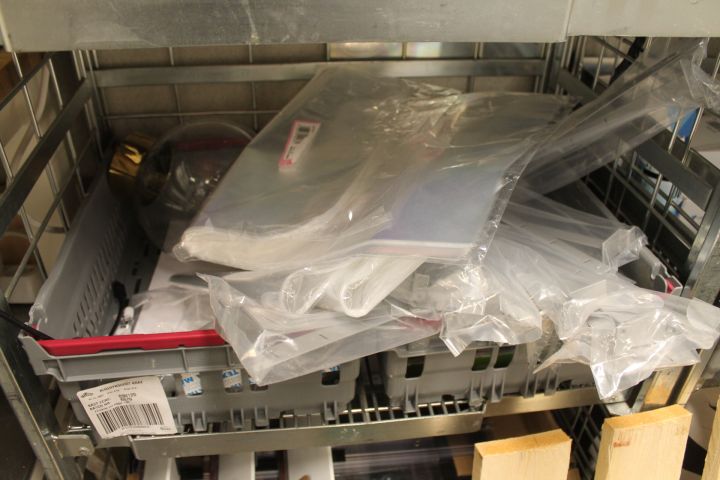 660637-3 Lagerbackar med innehåll