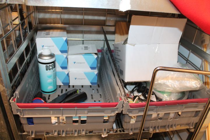 660637-5 Lagerbackar med innehåll