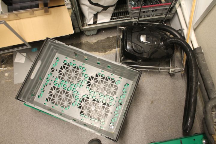 660637-7 Lagerbackar med innehåll