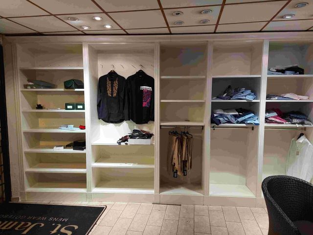 658103-21 Shop interior with checkout counter for dismantling