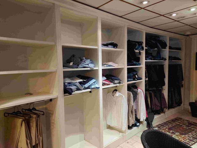 658103-22 Shop interior with checkout counter for dismantling