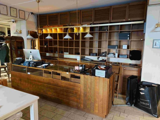 658103-2 Shop interior with checkout counter for dismantling