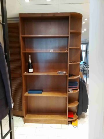 658103-24 Shop interior with checkout counter for dismantling