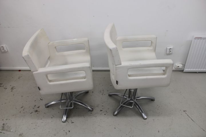 666252-2 2 barber chairs - Maletti