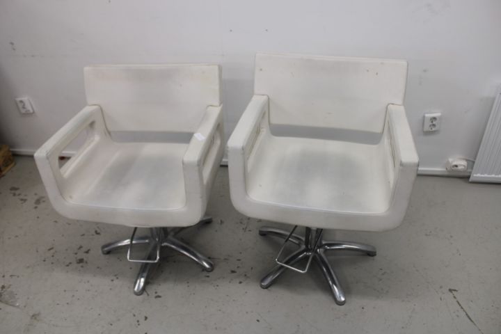 666252-1 2 barber chairs - Maletti