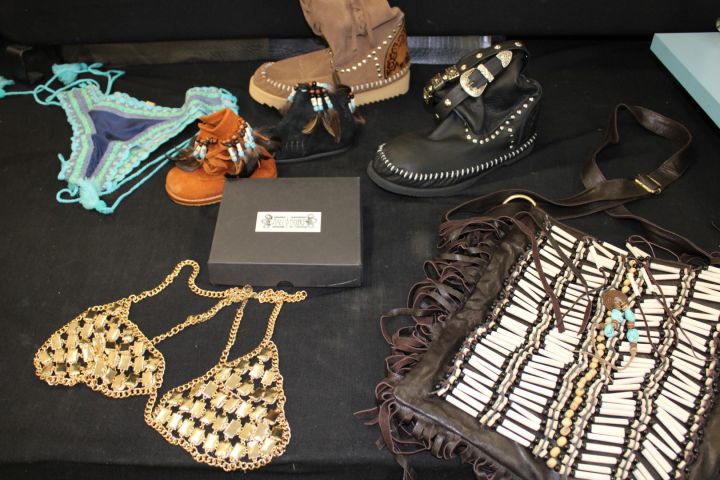 655154-1 Parti med Hobo Chic kläder, skor & smycken ca 280 artiklar