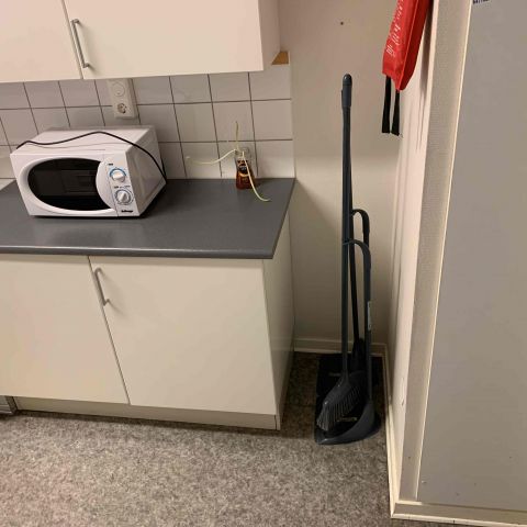 647702-1 kitchen utensils