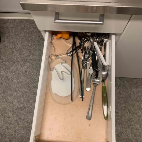 647702-8 kitchen utensils