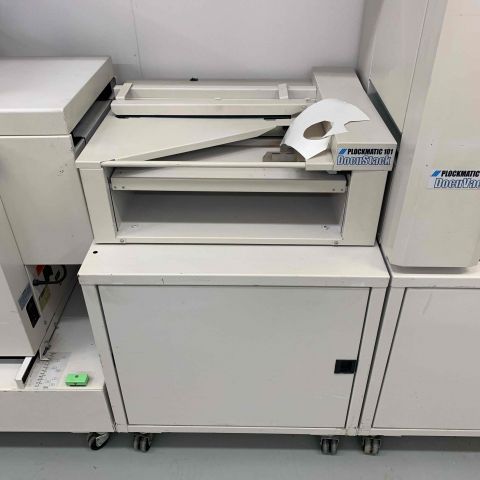 647741-15 The picker tower and stacker plockmatic