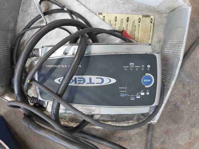665678-4 Battery charger Ctec 24 volts