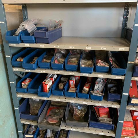 665720-6 Reservdelslager för truckar