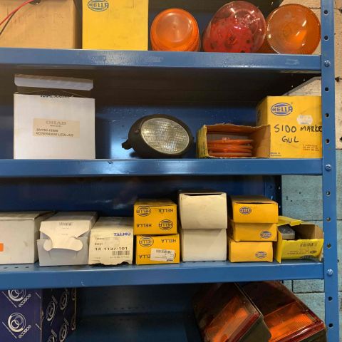 665720-52 Reservdelslager för truckar