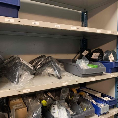 665720-64 Reservdelslager för truckar