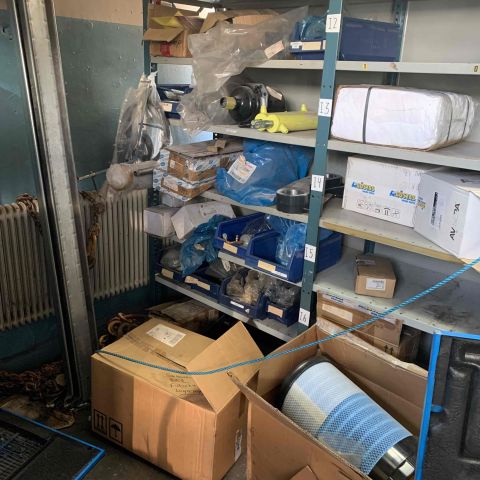 665720-72 Reservdelslager för truckar