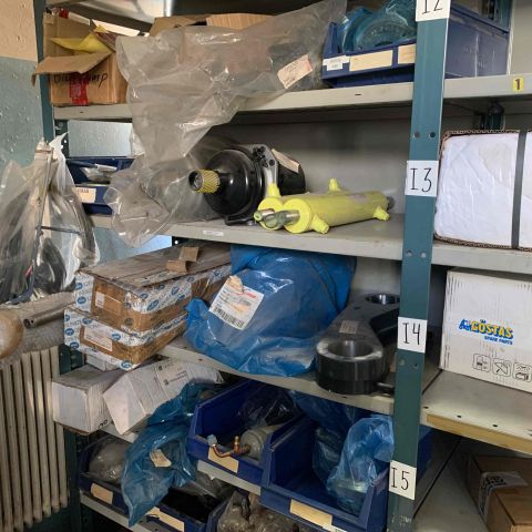 665720-76 Reservdelslager för truckar