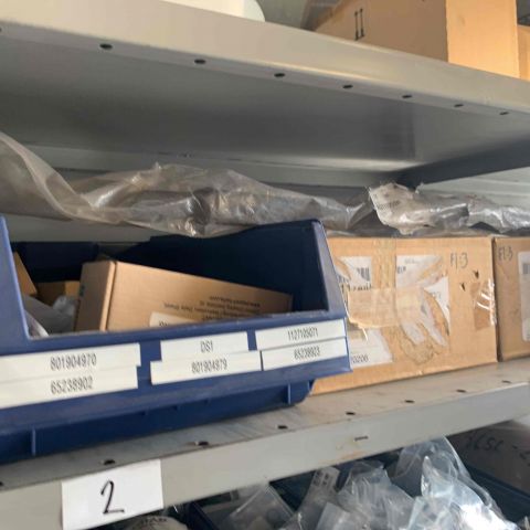 665720-82 Reservdelslager för truckar