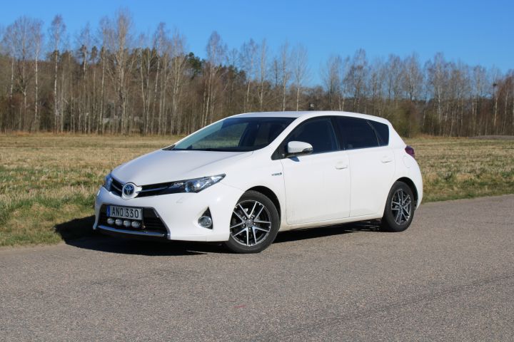 667503-1 Toyota Auris Hybrid 1.8 HSD -14 (Aut, 10960 Miles, SoV tires)